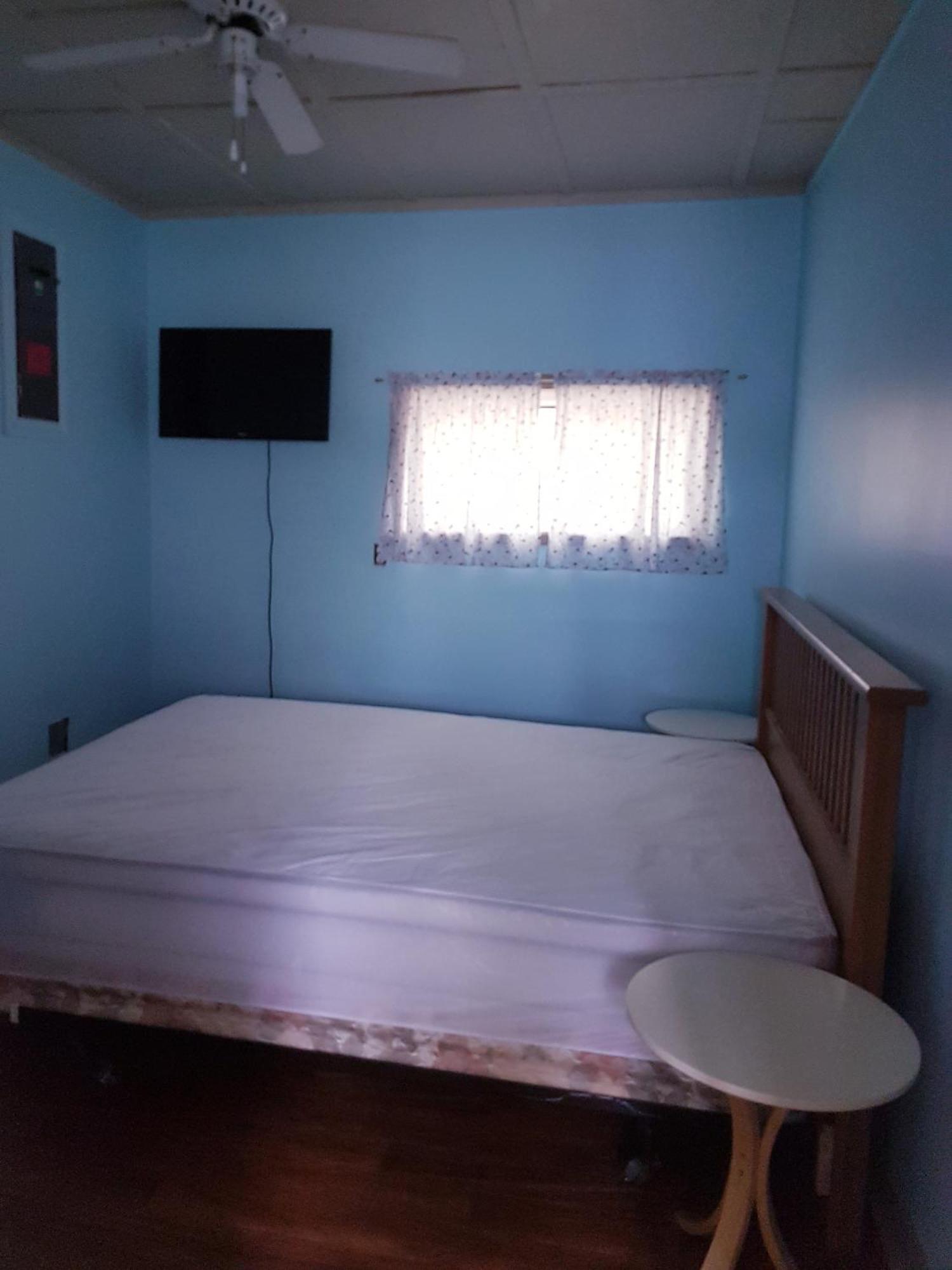 Marble Lake Lodge Cloyne Bilik gambar