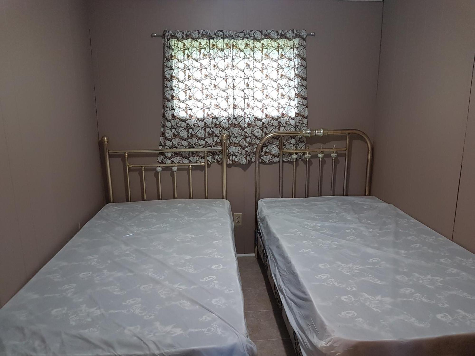 Marble Lake Lodge Cloyne Bilik gambar