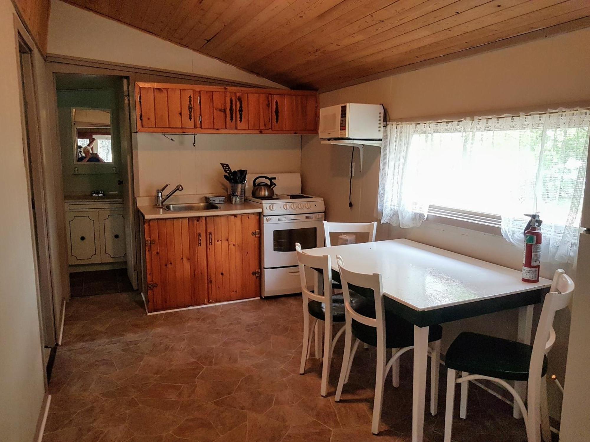 Marble Lake Lodge Cloyne Bilik gambar