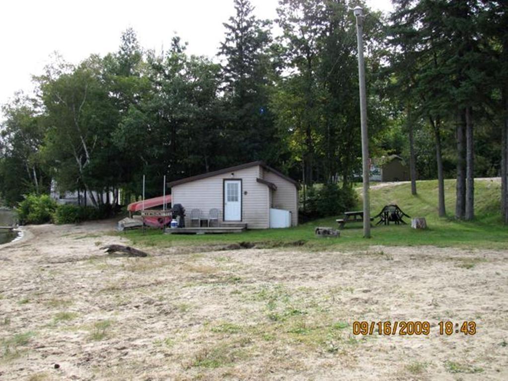 Marble Lake Lodge Cloyne Bilik gambar