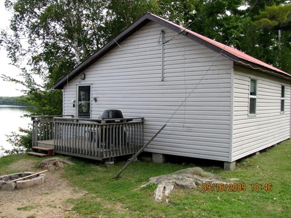 Marble Lake Lodge Cloyne Bilik gambar