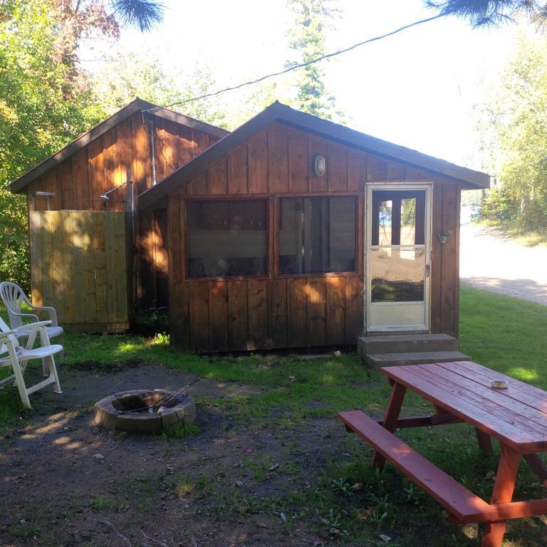 Marble Lake Lodge Cloyne Bilik gambar